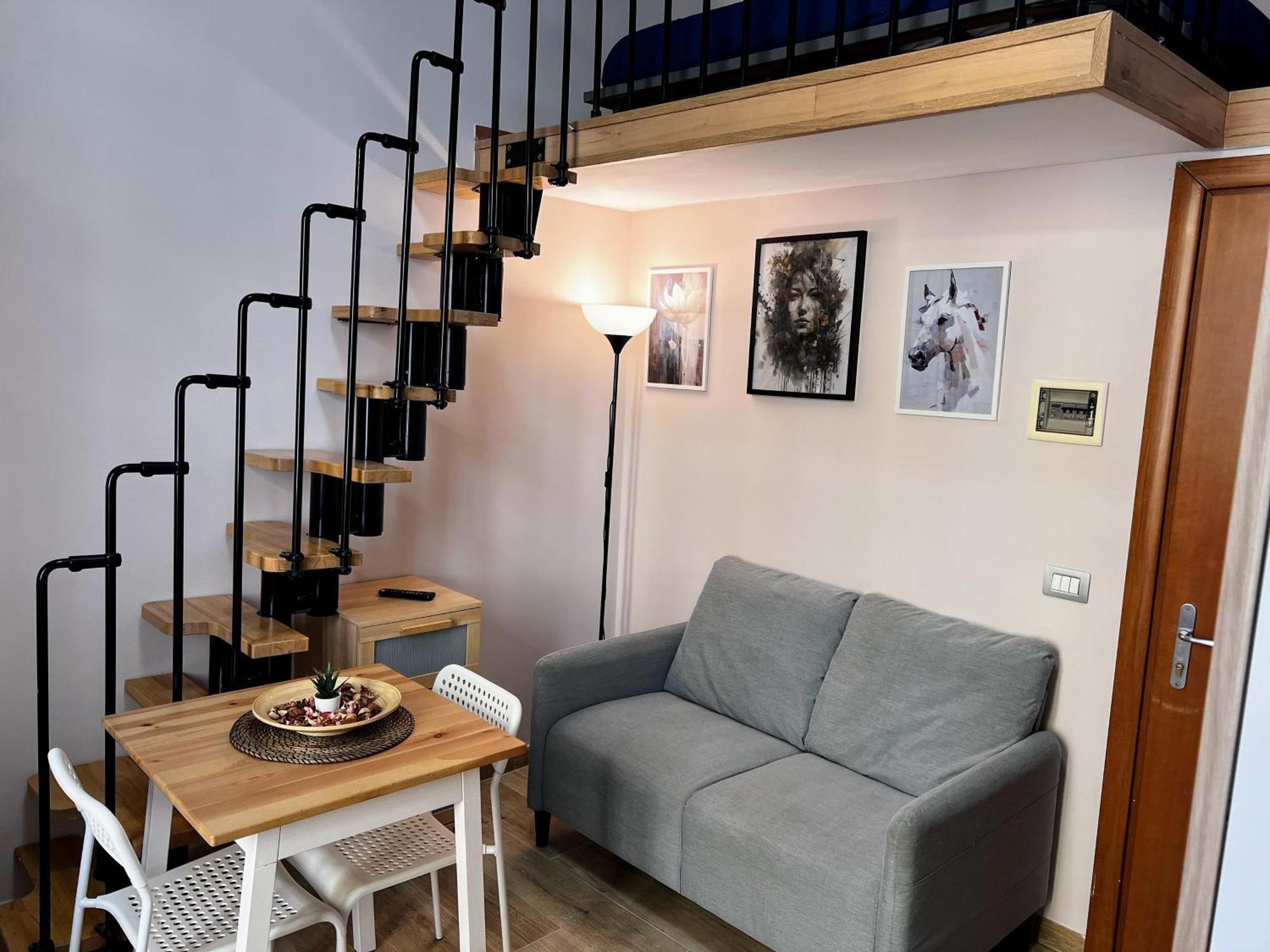 Moonlight Suite, Rome